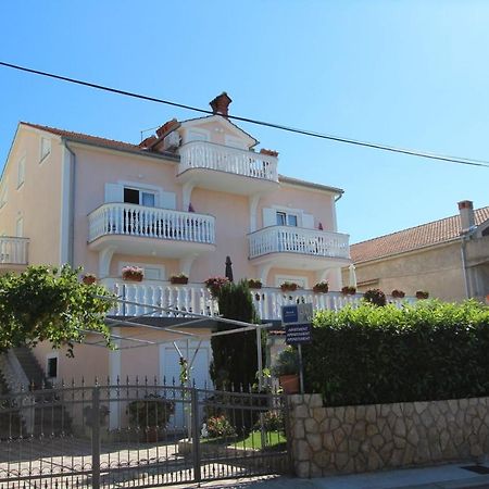 Apartments Ravlic Ana Malinska Exterior photo