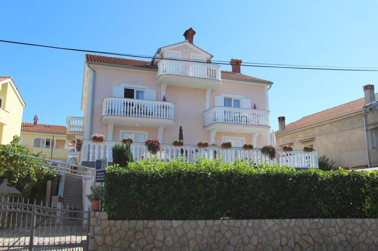 Apartments Ravlic Ana Malinska Exterior photo