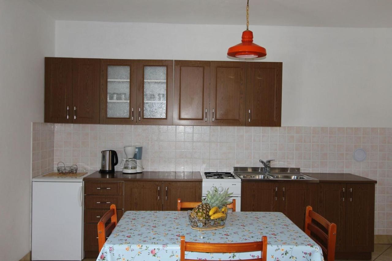 Apartments Ravlic Ana Malinska Exterior photo