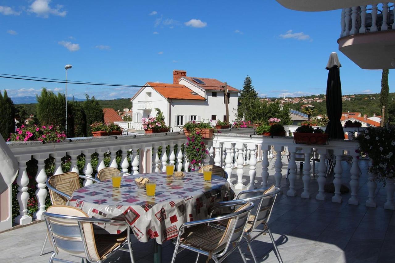 Apartments Ravlic Ana Malinska Exterior photo