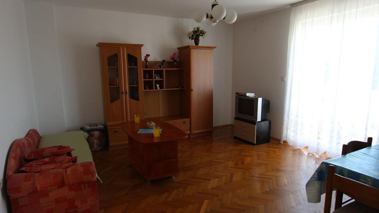Apartments Ravlic Ana Malinska Exterior photo